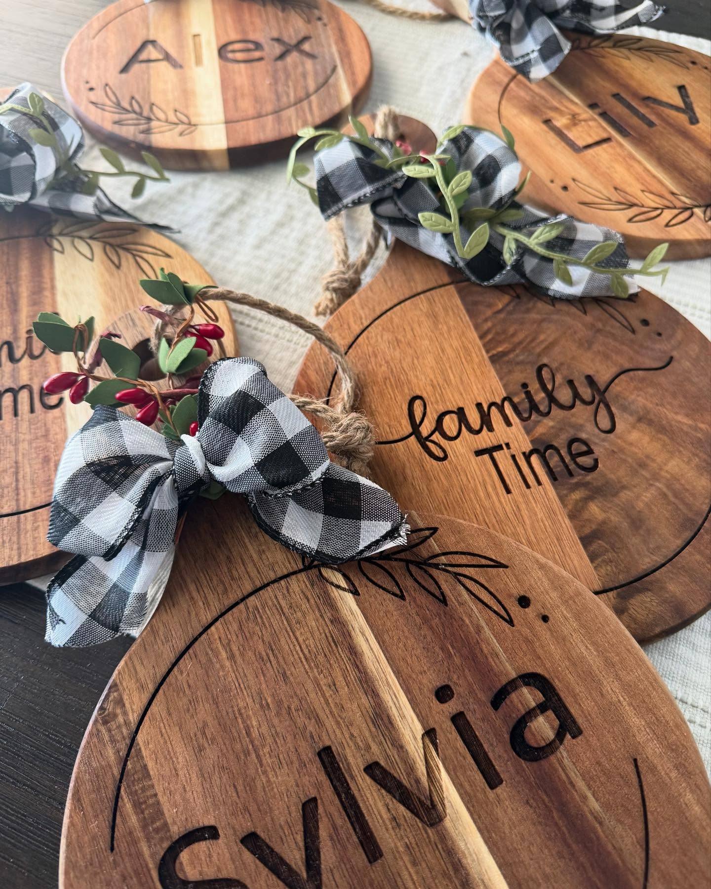 Wooden boards engraved for families